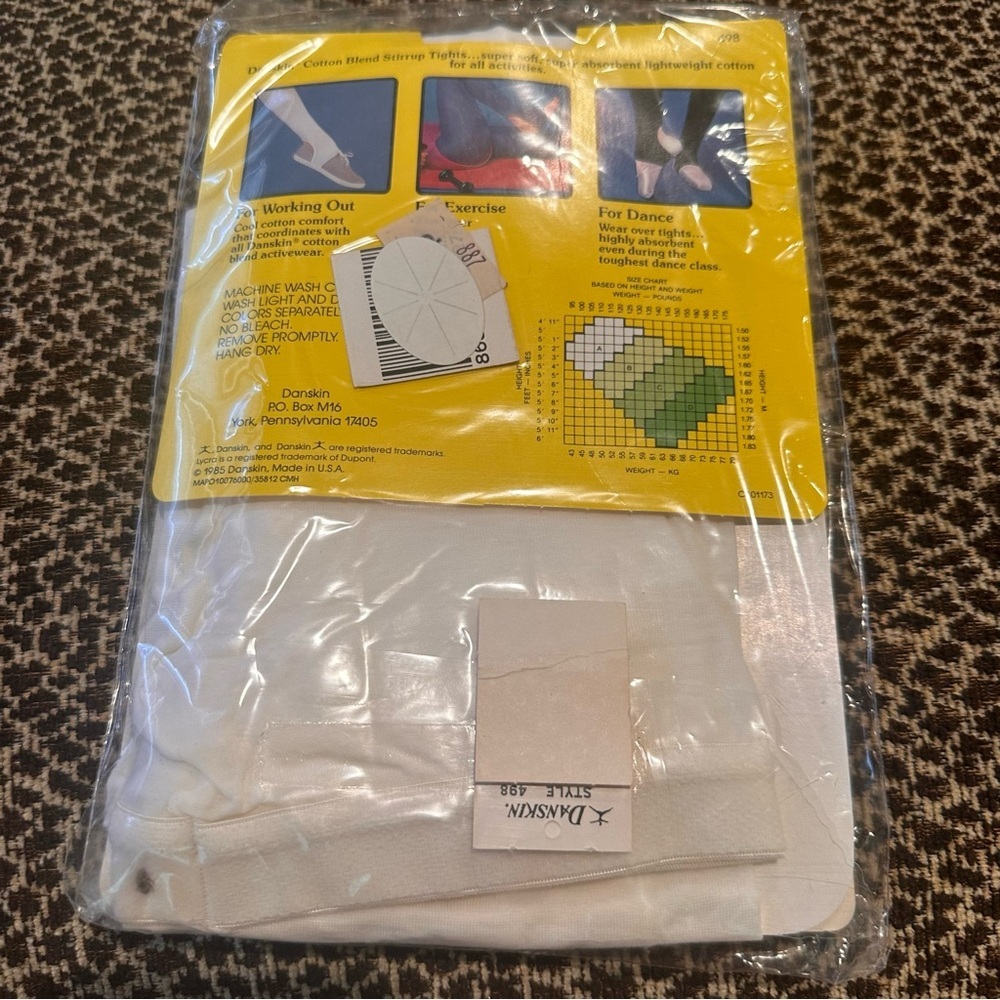 DANSKIN Lightweight Cotton Blend Stirrup Toghts White Size D NWT - Picture 2 of 4